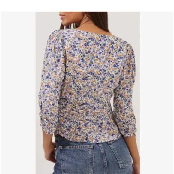ASTR the Label Button Front Ruched Floral Top SIZE L - Picture 3 of 9